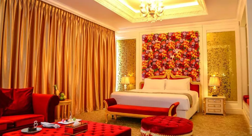 اتاق خواب قرمز هتل گرند کندیان